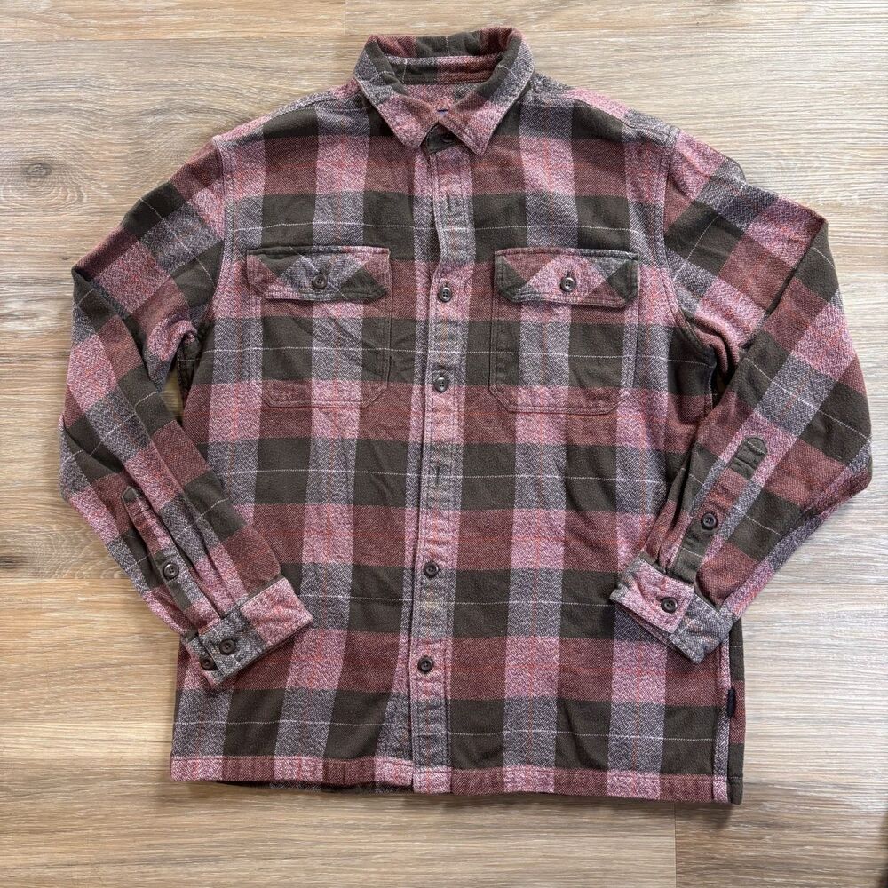 Patagonia Men’s Fjord Flannel Shirt Medium Red  Plaid Midweight Organic Cotton